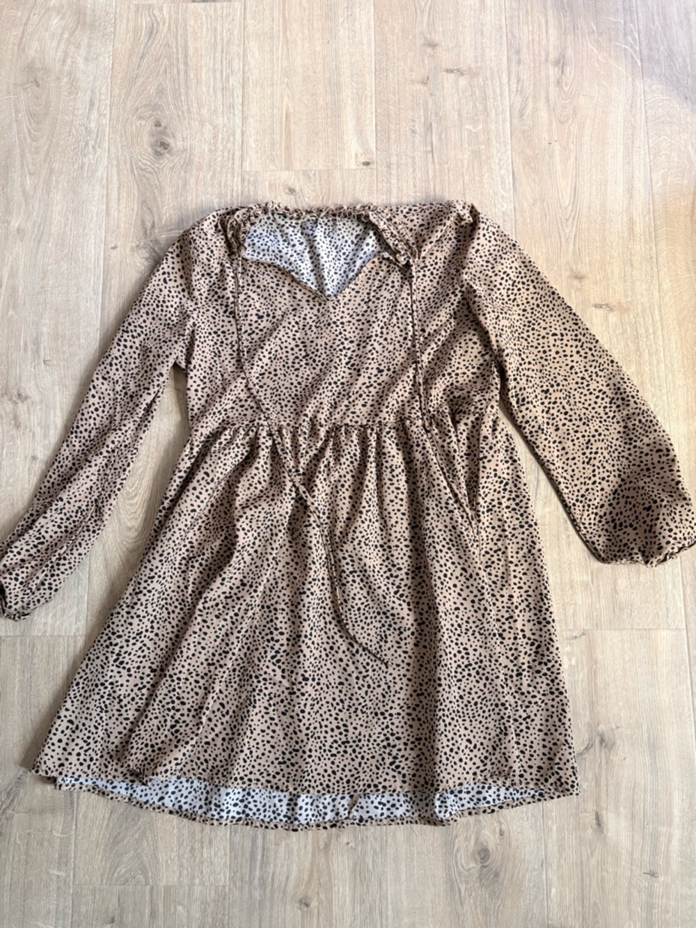 Women’s size small Tan Dot Print Long-Sleeve Dress